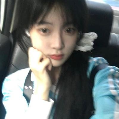 9顶假发的女孩
